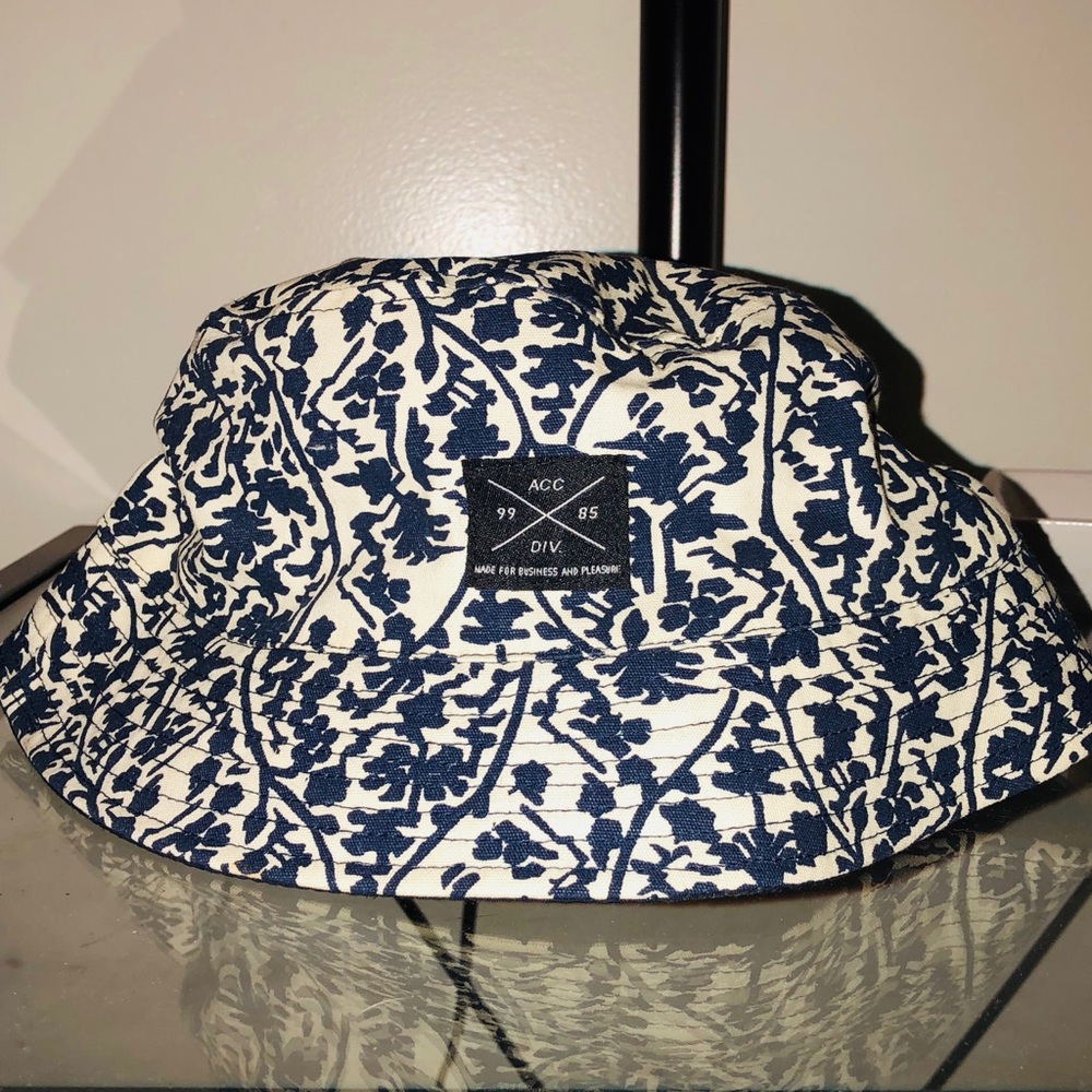 H&M - Picture 2 of 3